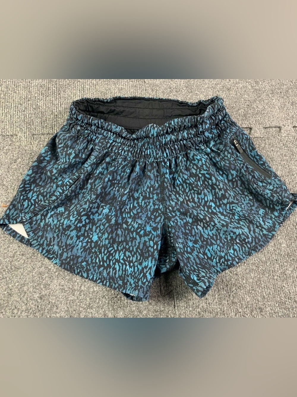 LULULEMON Hotty Hot Womens 4" Running Lined Shorts Size 4 Green/Black